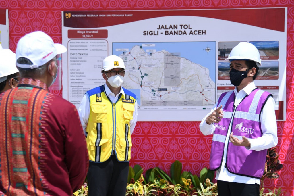 Selanjutnya, pertumbuhan ekonomi saling terhubung antara titik yang satu dengan titik yang lain sehingga perekonomian bergerak lebih cepat. 