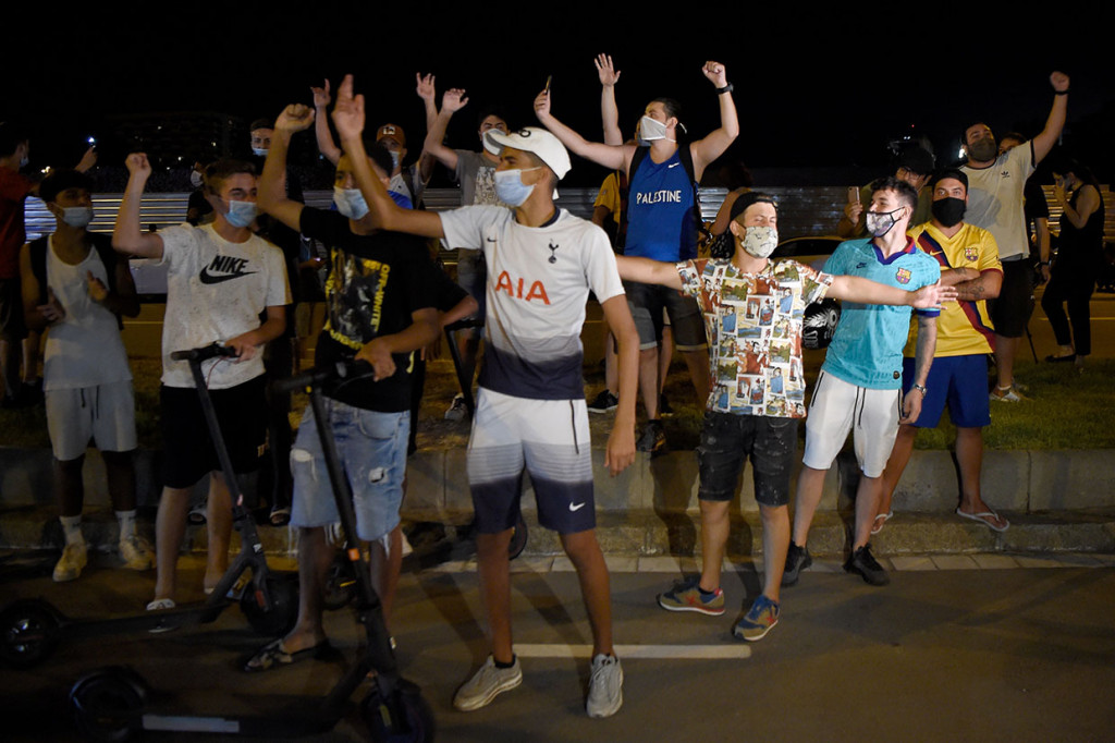 Bartomeu dinilai menjadi alasan mengapa Messi enggan memperpanjang kariernya bersama Blaugrana di musim panas 2020. Menurut laporan Marca, Messi diketahui mengirim sebuah surat kepada Barcelona yang meminta agar kontraknya segera diputus.