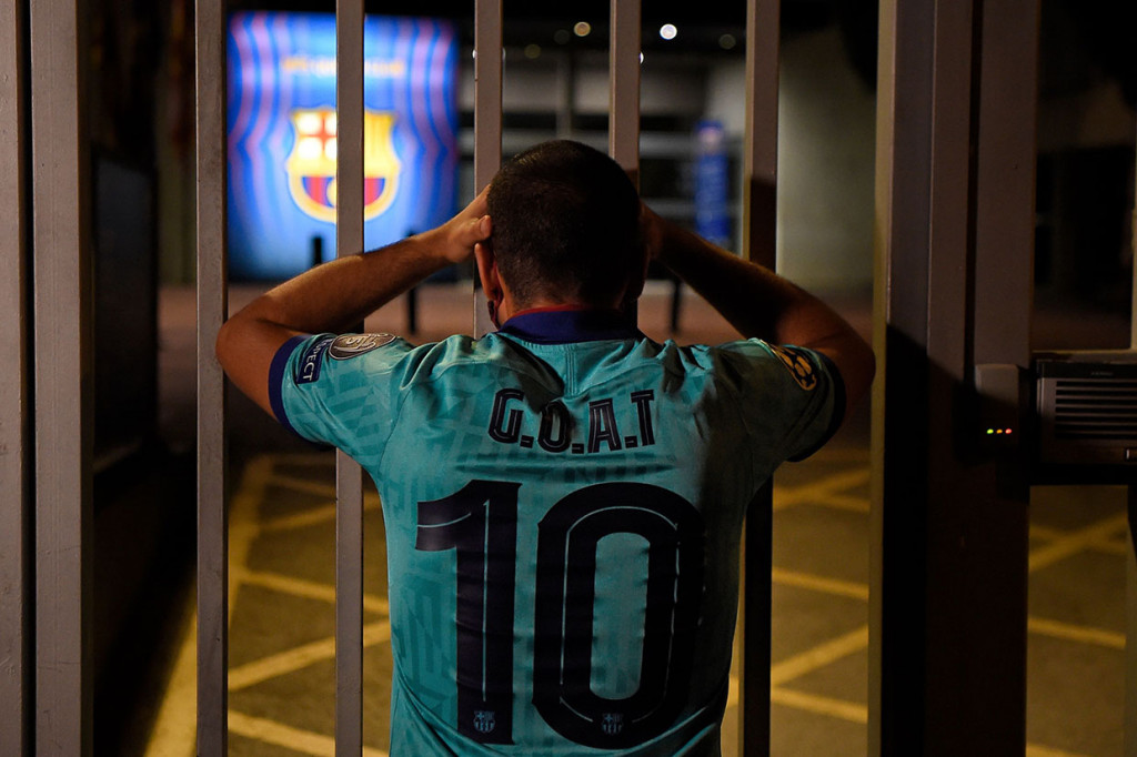 Seperti yang diketahui, kabar Messi yang ingin hengkang dari Barcelona memenuhi media dalam beberapa pekan terakhir. Pemain berusia 33 tahun tersebut bahkan sudah bertemu dengan pelatih baru, Ronald Koeman untuk membahas masa depannya bersama klub.