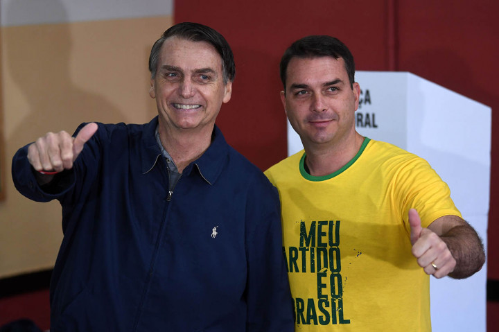 Putra sulung Presiden Brasil Jair Bolsonaro, Senator Flavio Bolsonaro dinyatakan positif terinfeksi virus korona (covid-19).