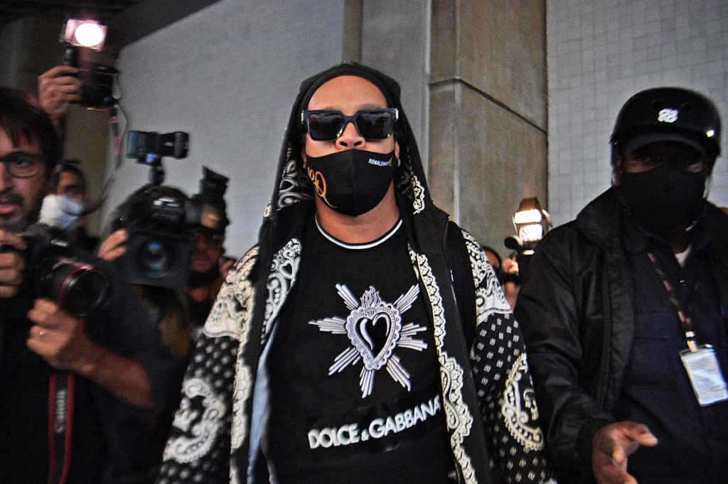 Mantan pemenang Ballon d'Or itu tiba di Bandara Internasional Rio de Janeiro dari Asucion sekitar pukul 16.30 waktu setempat. 