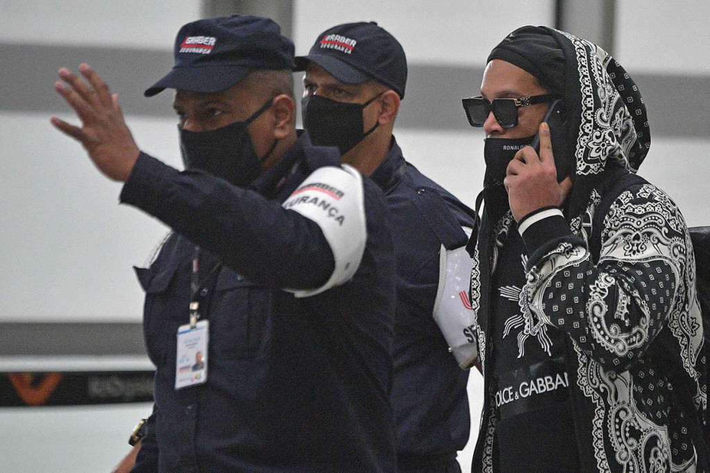 Sebelumnya, hakim pada Senin, 24 Agustus 2020 membebaskan Ronaldinho, 40, dan saudara laki-lakinya, setelah keduanya ditahan selama sebulan di penjara dan empat bulan lainnya berstatus tahanan rumah di sebuah hotel di Asuncion.