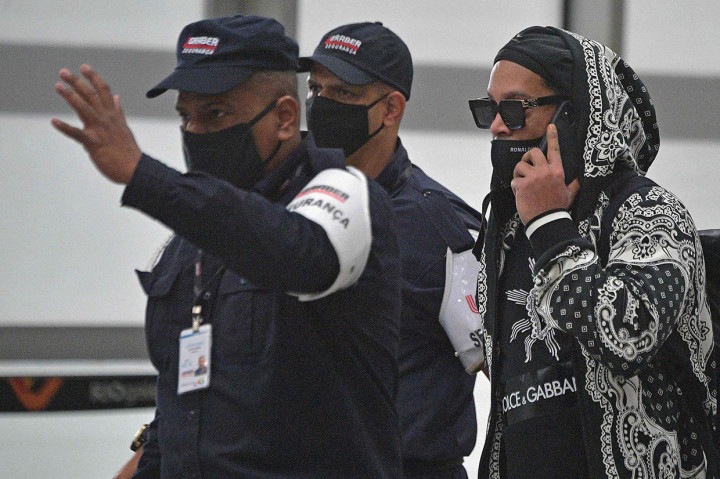 Sebelumnya, hakim pada Senin, 24 Agustus 2020 membebaskan Ronaldinho, 40, dan saudara laki-lakinya, setelah keduanya ditahan selama sebulan di penjara dan empat bulan lainnya berstatus tahanan rumah di sebuah hotel di Asuncion.