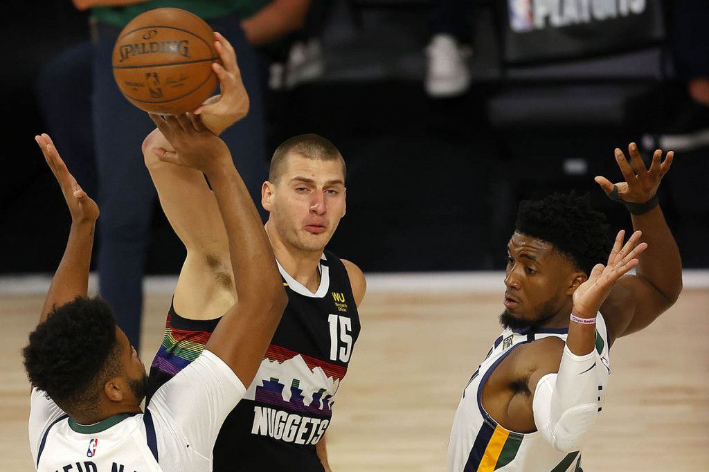 Produktivitas Murray diikuti Nikola Jokic yang menyumbang 31 poin untuk Denver.