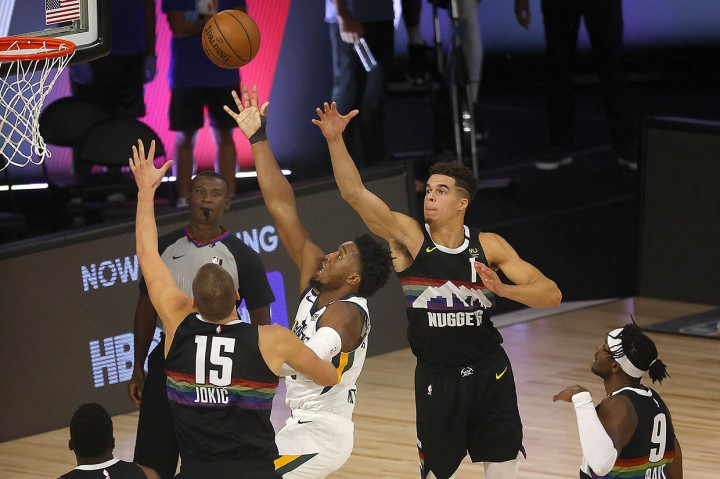 Sementara itu, Donovan Mitchell mencetak 30 poin, sedangkan Mike Conley dan Jordan Clarkson masing-masing 17 poin dan Rudy Gobert menyumbang 11 poin dan 12 rebound untuk Utah.