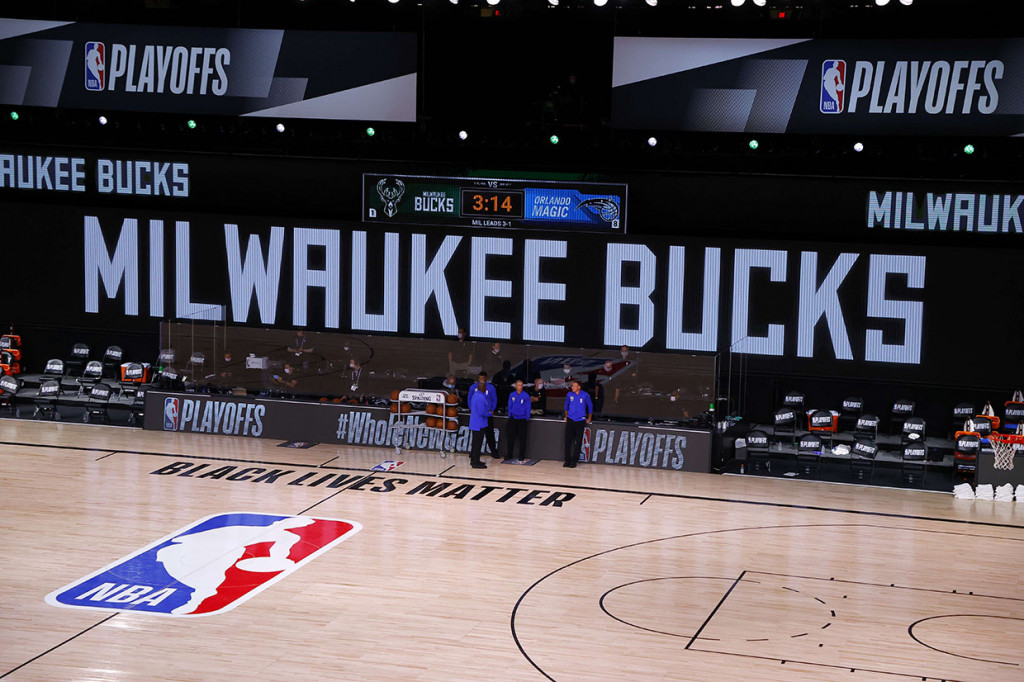 Milwaukee Bucks memboikot pertandingan plaoff NBA mereka melawan Orlando Magic, menyusul kemarahan warga AS terkait penembakan terbaru terhadap seorang pria kulit hitam tak bersenjata oleh polisi AS.
