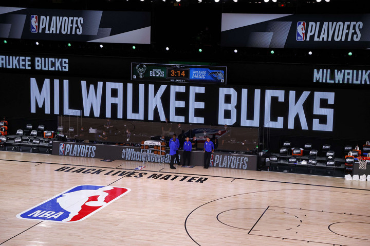 Milwaukee Bucks memboikot pertandingan plaoff NBA mereka melawan Orlando Magic, menyusul kemarahan warga AS terkait penembakan terbaru terhadap seorang pria kulit hitam tak bersenjata oleh polisi AS.