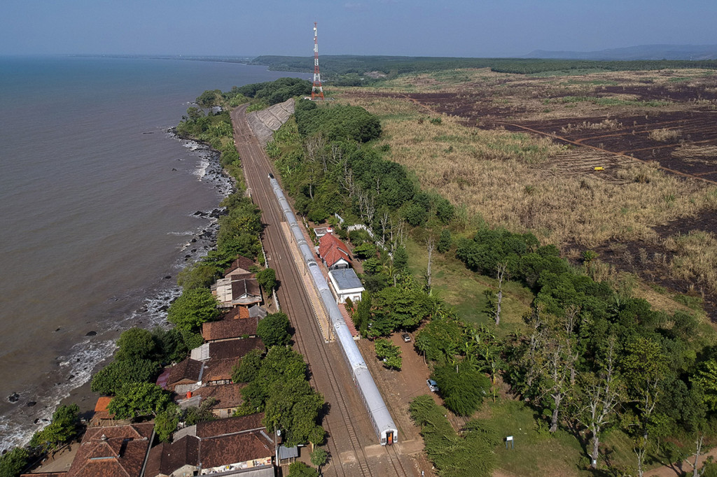 KIT Batang dengan luas lahan sekitar 4.300 hektare yang dikunjungi oleh Presiden Joko Widodo pada 30 Juni 2020 itu terintegrasi dengan jalur kereta api dan terletak di sisi utara Tol Trans Jawa, dengan pembangunan mengusung konsep 'The Smart and Sustainable Industrial Estate' dan pembangunan pertama direncanakan pada Januari 2021 seluas 450 hektare.