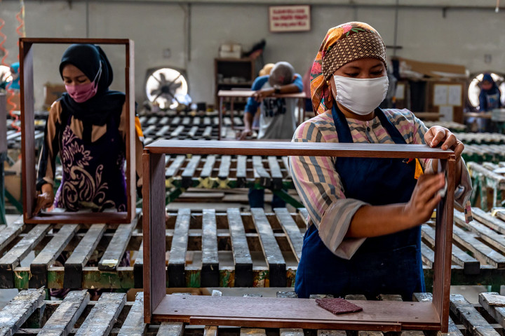 Berbagai jenis produk furnitur mereka telah menembus pasar ekspor sejumlah negara di Asia, Eropa, dan Amerika. Perusahaan yang berdiri sejak 1990 itu masih tetap kokoh dan bertahan dari terpaan badai pandemi covid-19. Pihak perusahaan tidak melakukan PHK maupun merumahkan pekerjanya, bahkan gaji serta tunjangan hari raya (THR) kepada sekitar 2.000 pekerjanya tetap dibayarkan secara penuh.