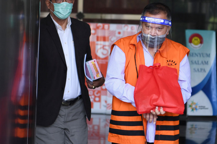 KPK pada 16 Oktober 2019 telah mengumumkan Deddy bersama empat orang lainnya sebagai tersangka tindak pidana korupsi suap pemberian fasilitas atau perizinan keluar Lapas Kelas 1 Sukamiskin, yaitu mantan Kalapas Sukamiskin Wahid Husein (WH), Direktur Utama PT Glori Karsa Abadi Rahadian Azhar (RA), Tubagus Chaeri Wardana (TCW) alias Wawan swasta atau warga binaan, dan Fuad Amin (FA) yang pernah menjabat sebagai Bupati Bangkalan atau warga binaan. Namun, Fuad telah meninggal dunia saat penyidikan berjalan.