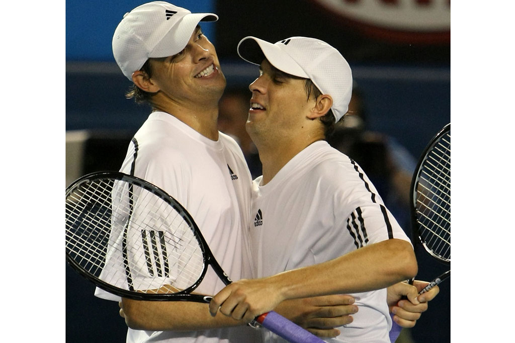 Bob dan Mike Bryan, ganda putra paling sukses dalam sejarah tenis, mengumumkan pensiun pada tahun ke-22 karir profesional mereka, beberapa hari menjelang US Open, tempat debut mereka di turnamen besar pada 1995.