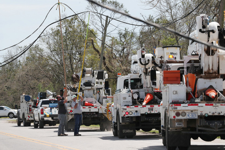 Dia mengatakan ada sekitar 600.000 pemadaman listrik di seluruh negara bagian dan layanan air juga mengalami kerusakan. “Kami memiliki banyak pekerjaan yang harus dilakukan,” katanya. 