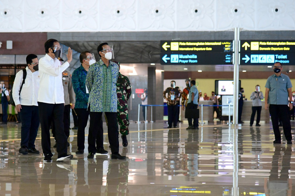 Luas terminal bandara lama sekitar 17 ribu meter persegi, di YIA seluas 219 ribu meter persegi. Kapasitas penumpang bandara baru pun jauh lebih banyak, yakni 20 juta penumpang per tahun, dibandingkan dengan Bandara Internasional Adisucipto yang hanya bisa menampung 1,6 juta penumpang per tahun.