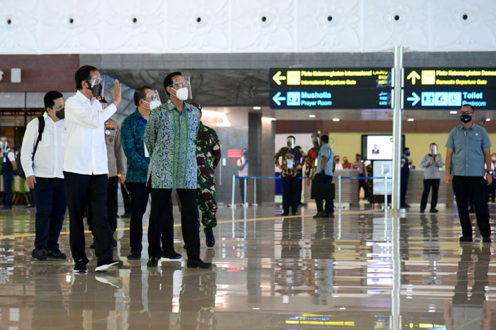 Luas terminal bandara lama sekitar 17 ribu meter persegi, di YIA seluas 219 ribu meter persegi. Kapasitas penumpang bandara baru pun jauh lebih banyak, yakni 20 juta penumpang per tahun, dibandingkan dengan Bandara Internasional Adisucipto yang hanya bisa menampung 1,6 juta penumpang per tahun.