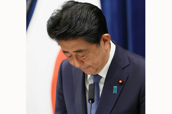 Abe, yang mengundurkan diri sebagai PM hanya satu tahun setelah masa jabatan pertamanya pada 2007, meminta maaf atas pengunduran diri yang kedua kalinya. 