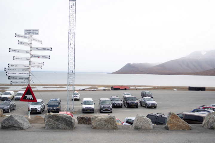 Suasana area perkemahan dekat Longyearbyen, kota utama dari gugus kepulauan Svalbard, dimana seorang pria meninggal diserang oleh beruang kutub.