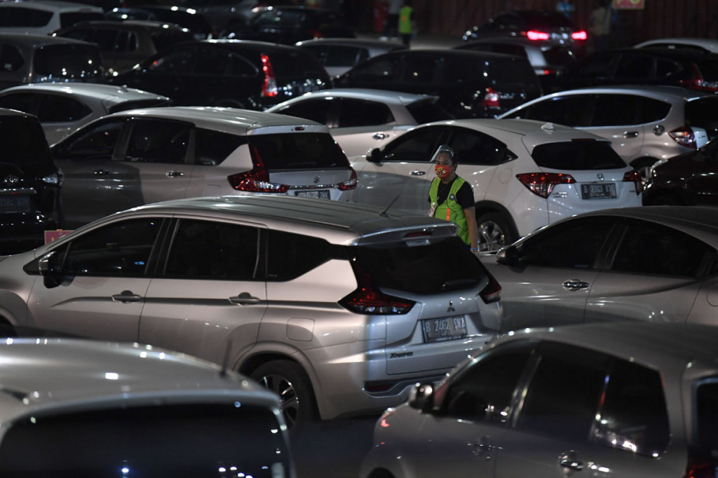 Meski konser dihadiri banyak orang, pihak penyelenggara tetap menerapkan prosedur keamanan dan kesehatan yang ketat untuk pengunjung.