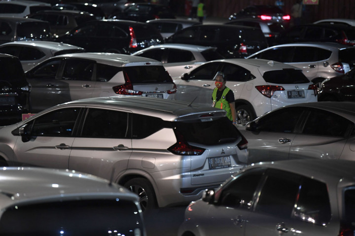 Meski konser dihadiri banyak orang, pihak penyelenggara tetap menerapkan prosedur keamanan dan kesehatan yang ketat untuk pengunjung.