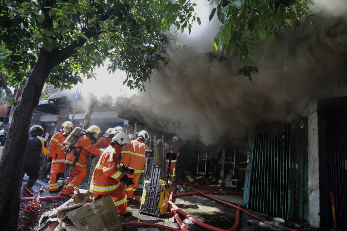 Toko Elektronik di Surabaya Terbakar, 5 Orang Tewas ...