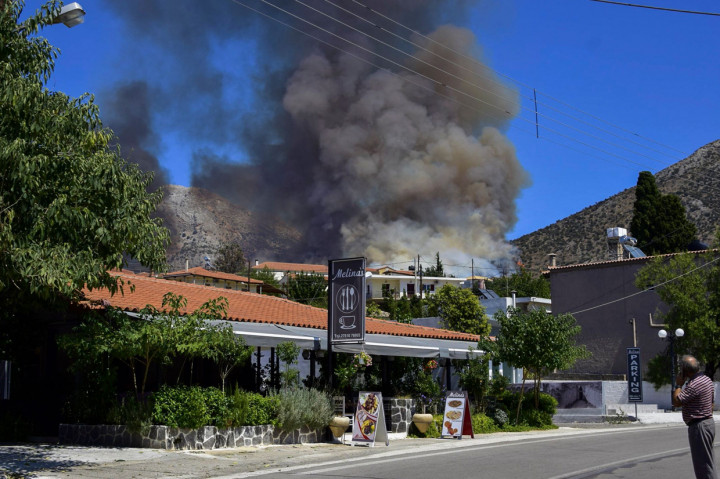 Kebakaran terjadi pada hari Minggu di dekat makam Agamemnon, raja Mycenae, salah satu pusat peradaban utama di Mediterania pada milenium kedua SM. Menurut legenda, Agamemnon memimpin pasukan Yunani dalam perang Troya.