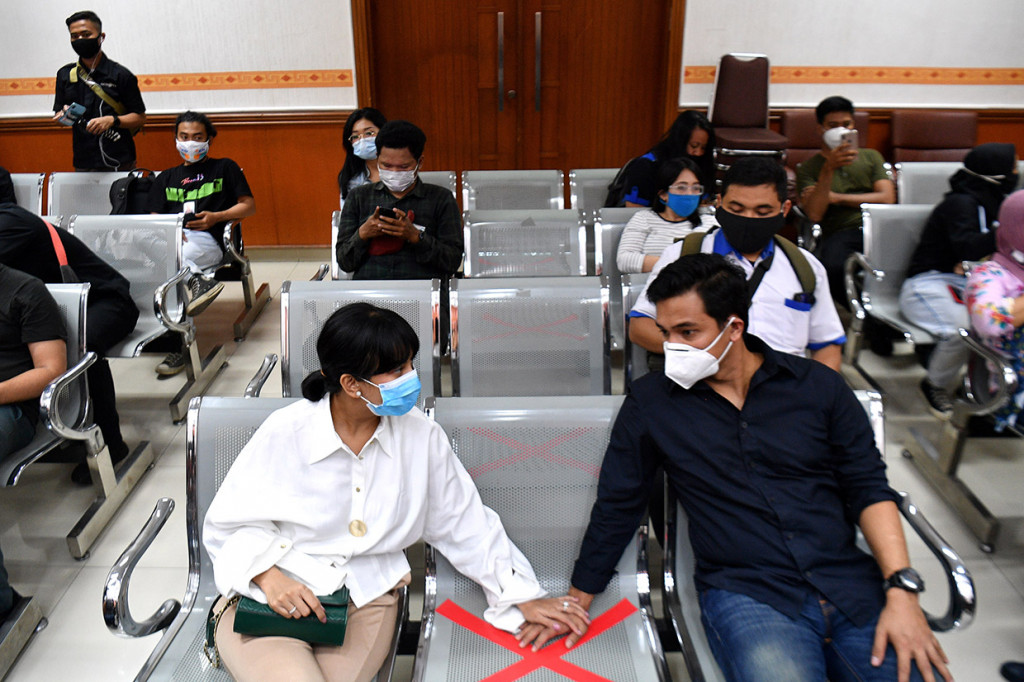 Tak sendiri, Vanessa datang ke pengadilan didampingi oleh sang suami, Bibi Ardiansyah, dan ayahnya, Doddy Sudrajat. Ia juga mengajak anaknya, Gala Sky Andriansyah, yang baru berusia satu bulan.