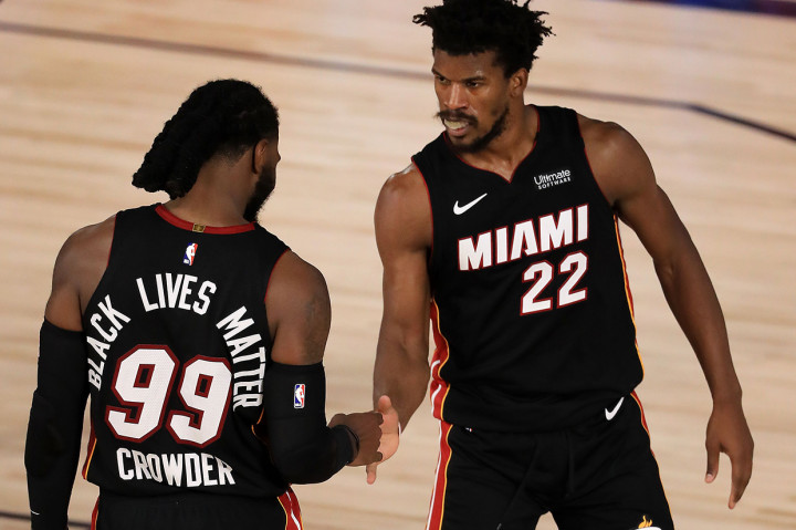 Miami Heat tampil menekan di tiga perempat terakhir untuk mengalahkan Milwaukee Bucks 115-104 dalam gim pertama babak semifinal playoff Wilayah Timur di gelembung NBA dekat Orlando, Selasa, 1 September 2020 WIB