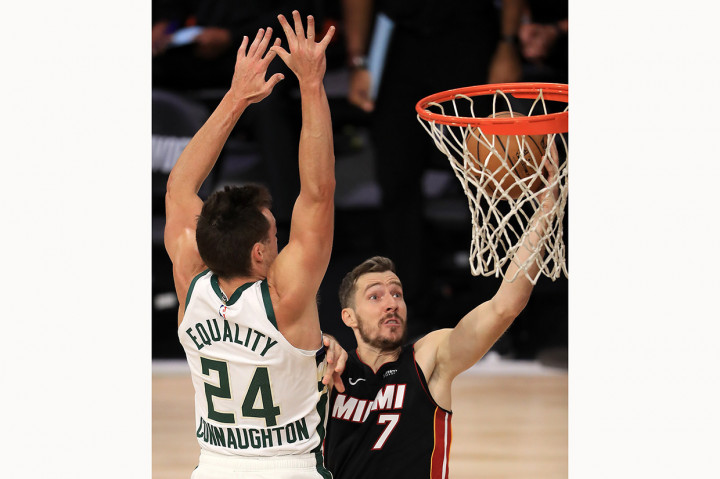 Goran Dragic menambahkan 27 poin, Bam Adebayo menyumbang 12 poin, 17 rebound dan enam assist, Tyler Herro menambah 11 poin untuk unggulan kelima Heat, yang secara keseluruhan unggul 3-1 melawan unggulan teratas Bucks musim ini.