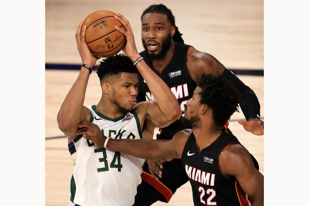 Giannis Antetokounmpo hanya menyumbang 18 poin, 10 rebound, dan sembilan assist.