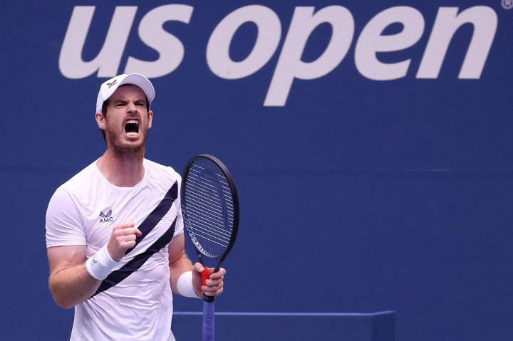 Petenis Inggris Andy Murray meluapkan kegembiraan usai meraih kemenangan pada babak pertama turnamen tenis US Open di USTA Billie Jean King National Tennis Center, New York City, Rabu, 2 September 2020 WIB.