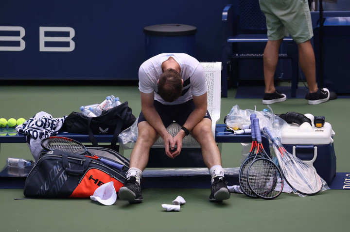 Petenis berusia 33 tahun yang berkompetisi di partai tunggal turnamen mayor untuk pertama kalinya sejak Australia Open 2019 itu, sempat terancam gugur di babak awal setelah Nishioka mengamankan dua set pertama di Stadium Arthur Ashe yang kosong.