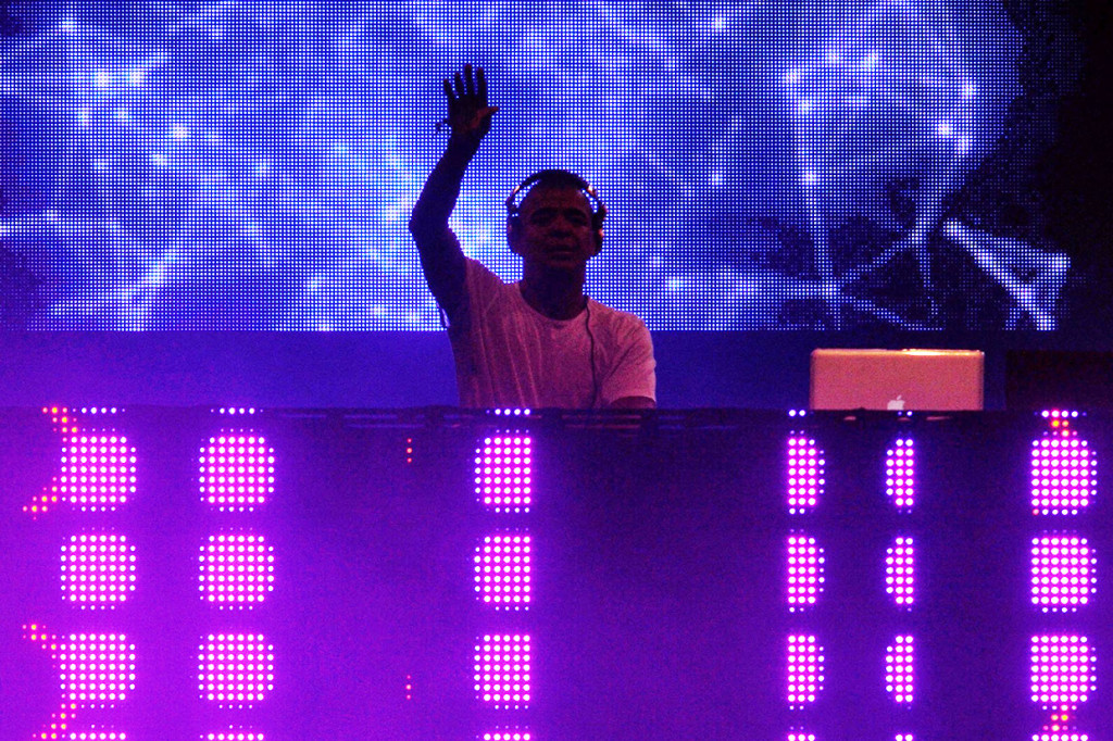 DJ yang sekaligus produser musik dan pemilik label rekaman Amerika tersebut baru-baru ini ditangkap atas tuduhan pelecehan seksual pada Desember 2019 silam. Dia dijadwalkan menjalani sidang pertama pada Jumat, 4 September 2020.