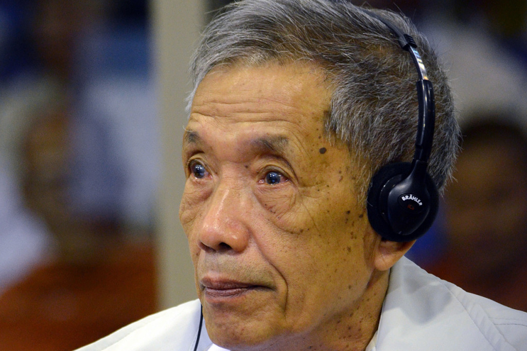 Mantan kepala interogator dan penyiksa utama rezim genosida Kamboja, Khmer Merah meninggal dunia di sebuah rumah sakit di Phnom Penh, Rabu, 2 September 2020 dini hari. Dia meninggal di usia 77 tahun.