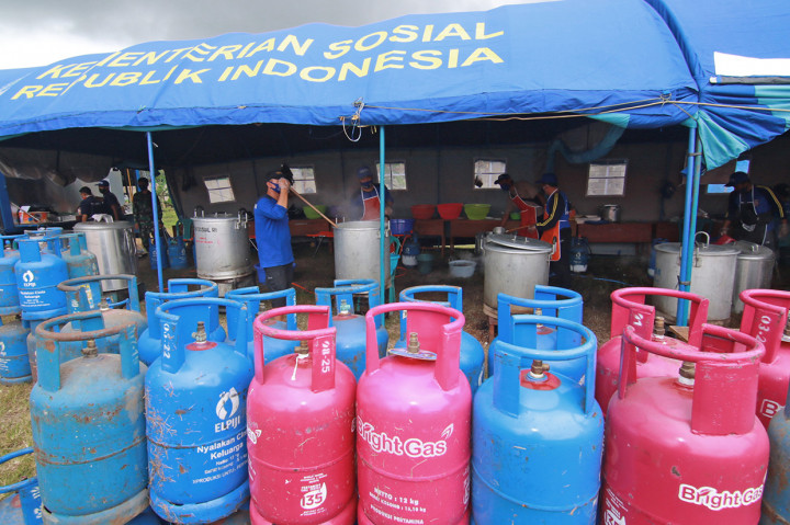 Dalam sehari dapur umum itu menyiapkan 18 ribu nasi kotak untuk mensuplai kebutuhan logistik para santri ponpes yang sedang menjalani masa karantina massal. Pemkab Banyuwangi menyiapkan anggaran sebesar Rp3 miliar untuk memenuhi kebutuhan logistik dapur umum tersebut.