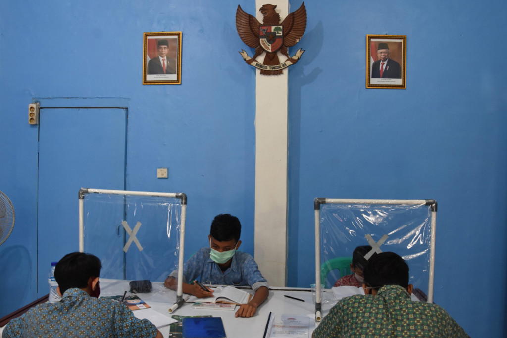 Pemprov DKI Jakarta melalui program JakWiFi menargetkan 9.000 titik akses internet gratis di seluruh Ibu Kota dalam dua bulan ke depan untuk membantu akselerasi transformasi digital di seluruh sektor terutama pendidikan, ekonomi, pemerintahan dan komunikasi masyarakat.
