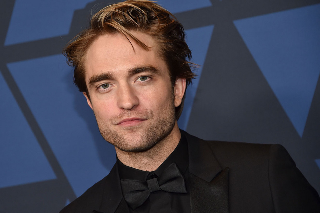 Aktor Robert Pattinson dinyatakan positif terinfeksi virus korona baru (covid-19). Hal tersebut membuat syuting film terbaru The Badman di Inggris kembali ditunda, hanya beberapa hari setelah pengambilan gambar dilanjutkan.