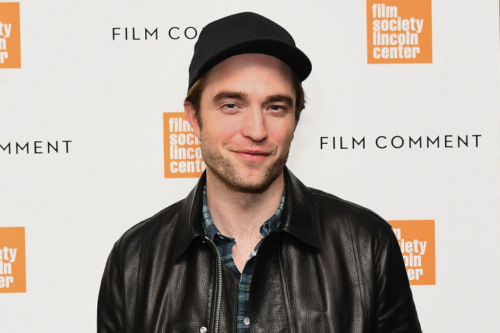 Studio tidak menyebutkan nama orang yang terinfeksi atau memberi tahu kapan syuting akan dilanjutkan. Namun sejumlah publikasi Hollywood, termasuk Variety dan The Hollywood Reporter, telah mengonfirmasi bahwa Pattinson adalah orang yang dimaksud.