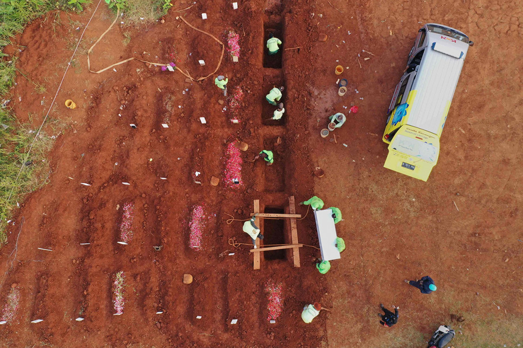 Nadi memprediksi sisa liang lahat tersebut akan habis pada kurang dari dua bulan. Nadi menghitung jumlah rata-rata jenazah korban COVID-19 yang dimakamkan pada Agustus 2020 berkisar 27-28 jenazah per hari. 
