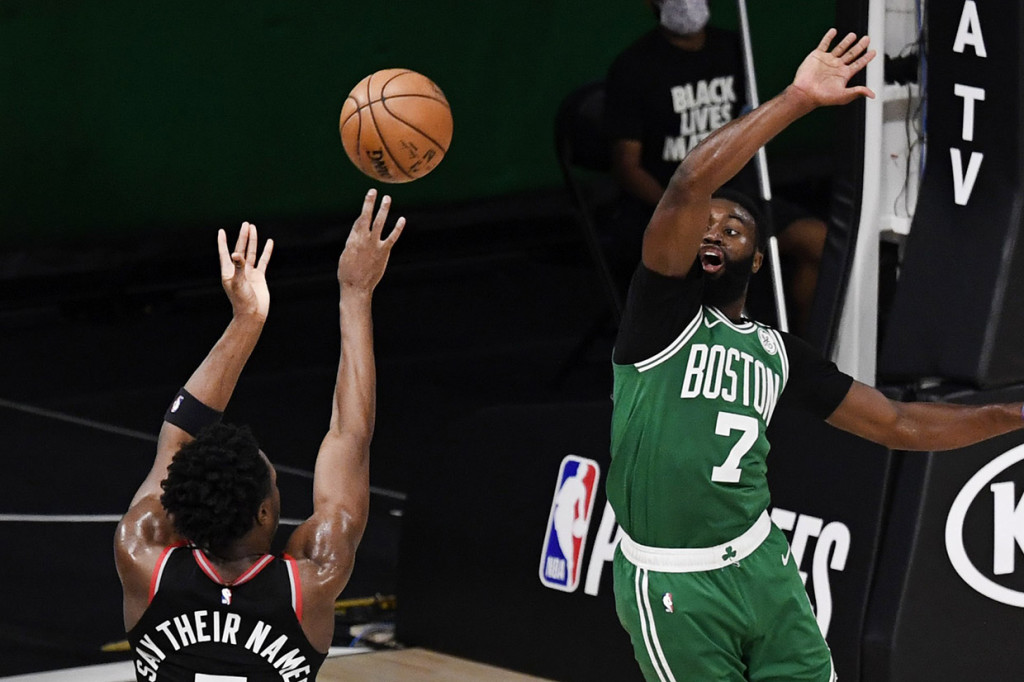 Tembakan tiga angka Anunoby yang menerima umpan silang dari Kyle Lowry itu secara dramatis memupus kemenangan Boston yang sudah di depan mata, sekaligus memotong keunggulan Boston menjadi 2-1.