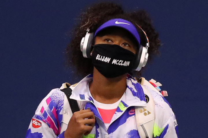Menjelang kemenangan putaran keduanya pada Rabu, 2 September 2020, dia mengenakan masker dengan nama Elijah McClain, seorang pria Afrika-Amerika berusia 23 tahun yang meninggal dalam tahanan polisi tahun lalu setelah dimasukkan ke dalam chokehold dan disuntik dengan obat penenang.