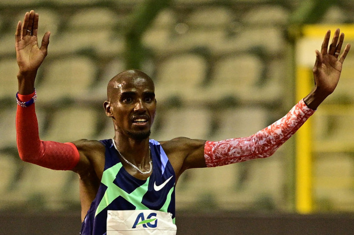 Atlet berusia 37 tahun itu berlari sejauh 21.330 meter untuk melalui 53 putaran. Prestasi Mo Farah ini mengalahkan rekor sebelumnya yang dipegang pelari Ethiopia Haile Gebrselassie, yang dicetak di Ostrava 13 tahun lalu, dengan selisih 45 meter untuk mengklaim rekor dunia pertama di luar ruangan dalam kariernya.