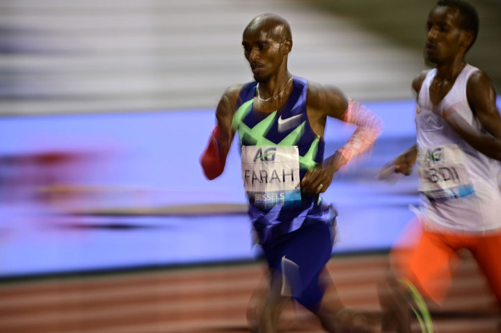 Laju Farah sempat tertahan karena berduel ketat dengan pelari Belgia Bashir Abdi di hampir sepanjang perlombaan. Tetapi ia terus berlari terutama di menit terakhir dan sampai tidak menyadari jika perlombaan sudah berakhir.