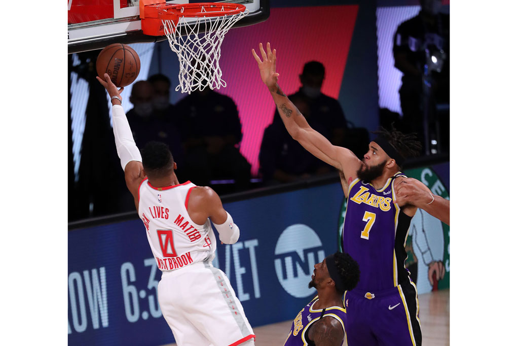 Russell Westbrook menyumbang 24 poin, sembilan rebound, dan enam assist, sedangkan Eric Gordon menyumbang 23 poin untuk Rockets.