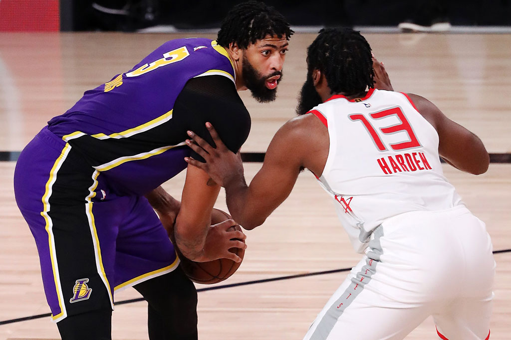 Anthony Davis memimpin Lakers dengan 25 poin dan 14 rebound, sedangkan LeBron James menyumbang 20 poin, delapan rebound, dan tujuh assist. Alex Caruso menambahkan 14 poin, dan Danny Green menyumbang 10 untuk Los Angeles.
