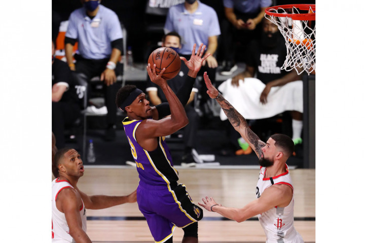 Guard Lakers Rajon Rondo, yang menjalani operasi pada ibu jari yang patah pada Juli, melakukan debut playoffnya. Rondo menyelesaikan dengan delapan poin dan empat assist dalam 25 menit penampilan perdananya.
