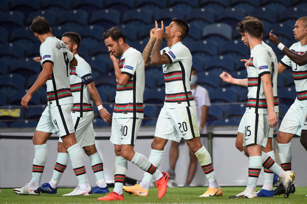 Tampil tanpa Cristiano Ronaldo, Selecao menang telak 4-1 atas Kroasia.