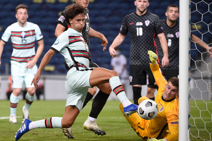 Joao Felix mencoba mencetak skor ke gawang Kroasia.