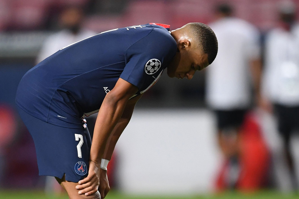 Pemain berusia 21 tahun itu merupakan pemain ketujuh PSG yang dinyatakan positif covid-19. Neymar termasuk orang pertama yang dites positif minggu lalu.