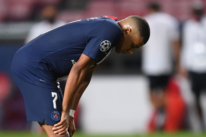 Pemain berusia 21 tahun itu merupakan pemain ketujuh PSG yang dinyatakan positif covid-19. Neymar termasuk orang pertama yang dites positif minggu lalu.