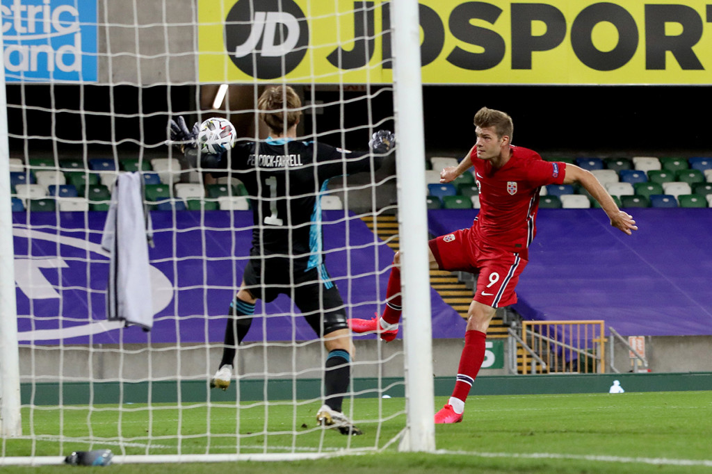 Sementara Alexander Sorloth mencetak gol pertama pada menit ke-20, sebelum dia memanfaatkana assist Haaland untuk mencetak gol keempat bagi Norwegia di awal babak kedua.