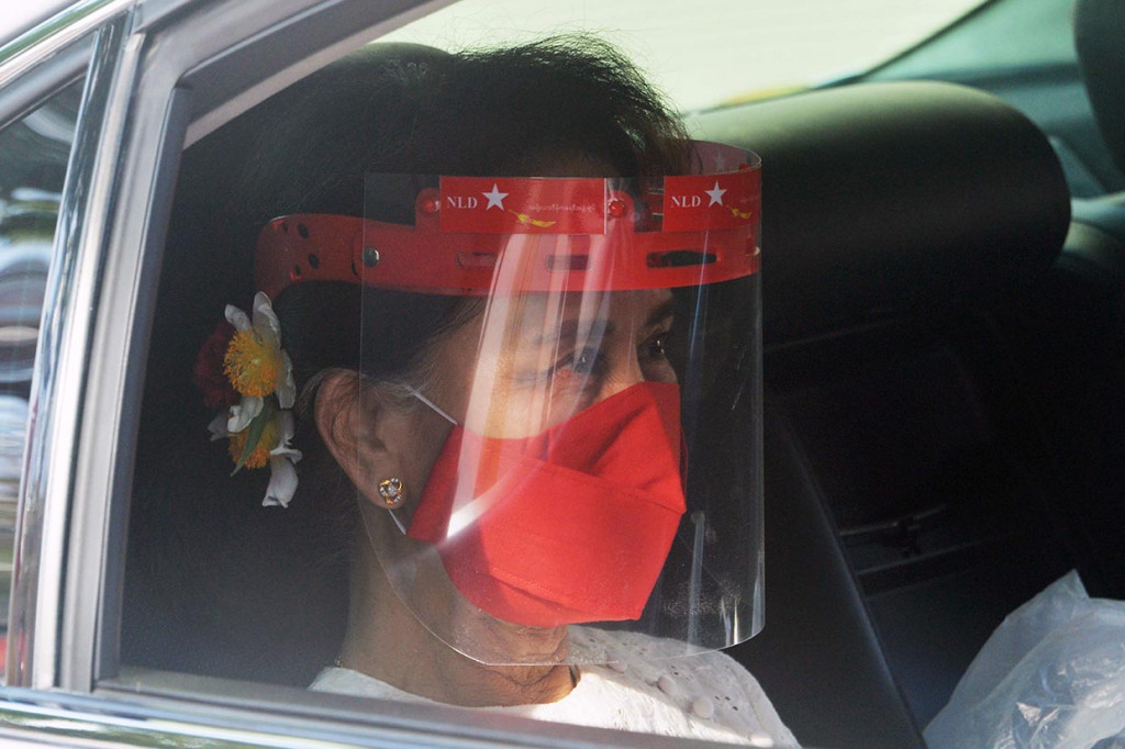 NLD, yang menang telak pada pemungutan suara 2015 untuk mengakhiri setengah abad pemerintahan dukungan militer, diperkirakan akan menang lagi meskipun dengan selisih yang tipis. 